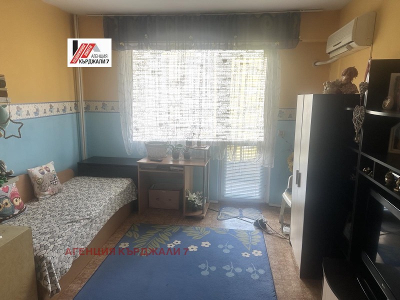 Продава МНОГОСТАЕН, гр. Кърджали, Възрожденци, снимка 3 - Апартаменти - 52277323