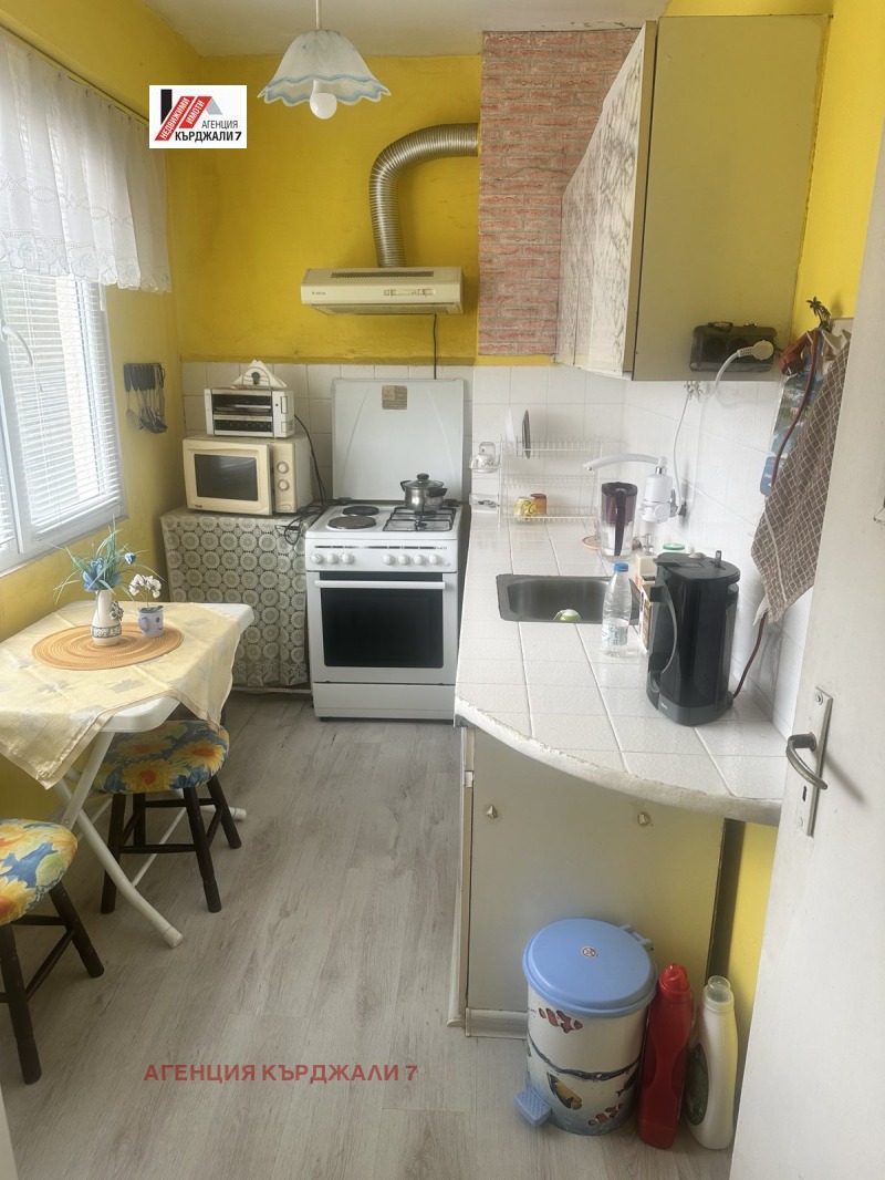 Продава МНОГОСТАЕН, гр. Кърджали, Възрожденци, снимка 10 - Апартаменти - 52277323