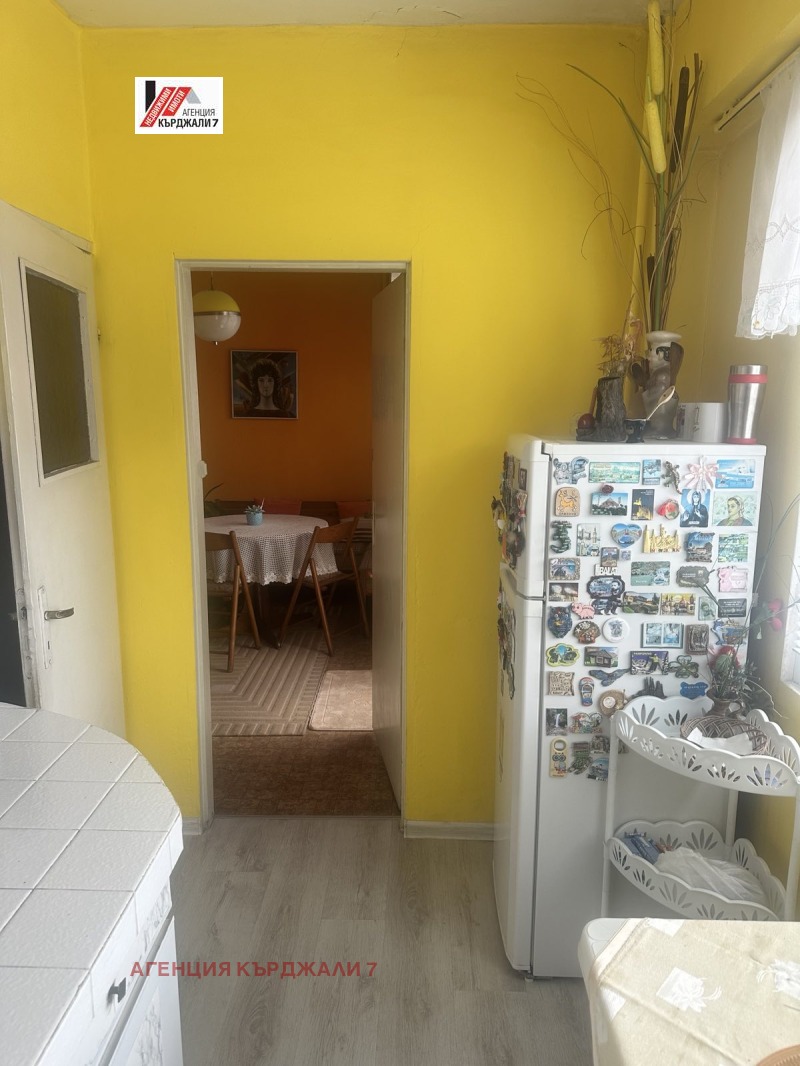 Продава МНОГОСТАЕН, гр. Кърджали, Възрожденци, снимка 11 - Апартаменти - 52277323