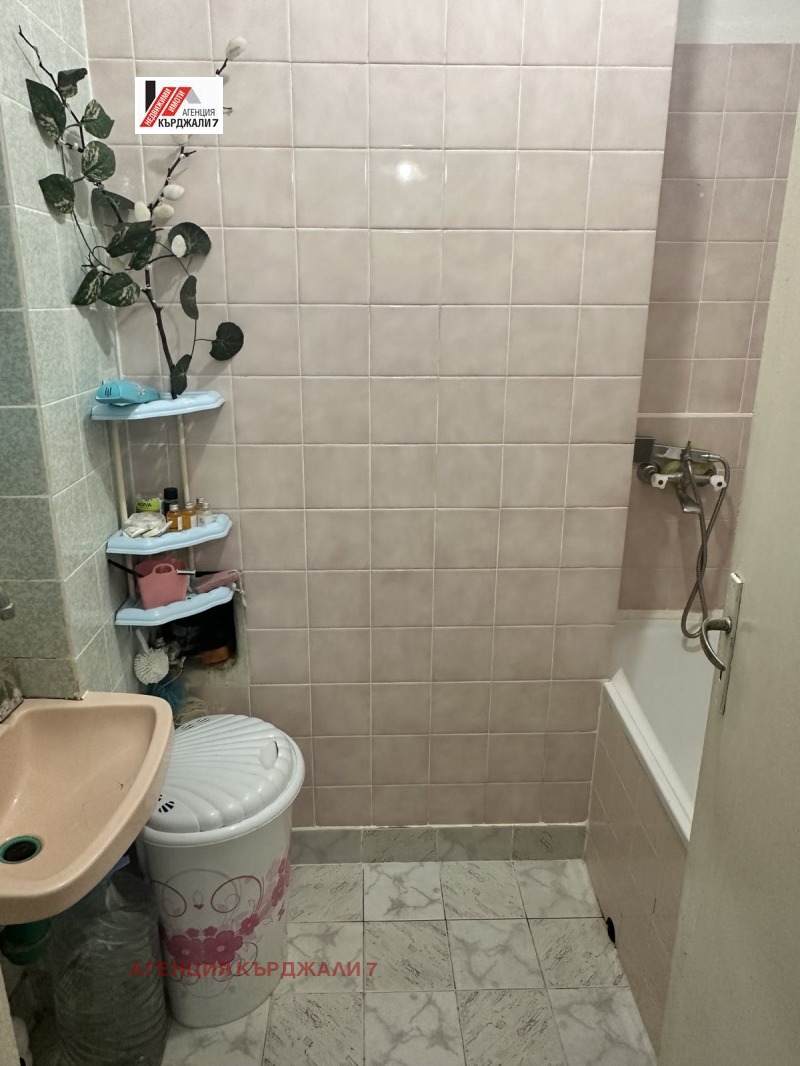 Продава МНОГОСТАЕН, гр. Кърджали, Възрожденци, снимка 6 - Апартаменти - 52277323