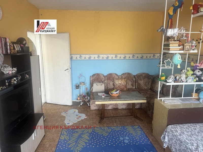 Продава МНОГОСТАЕН, гр. Кърджали, Възрожденци, снимка 4 - Апартаменти - 52277323