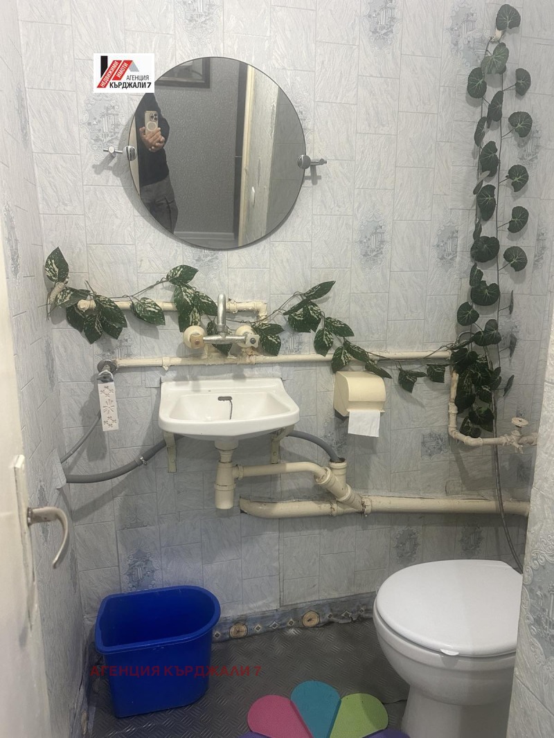 Продава МНОГОСТАЕН, гр. Кърджали, Възрожденци, снимка 9 - Апартаменти - 52277323