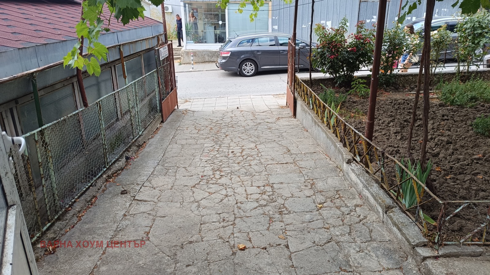 Продава ГАРАЖ, ПАРКОМЯСТО, гр. Варна, Виница, снимка 2 - Гаражи и паркоместа - 50973576