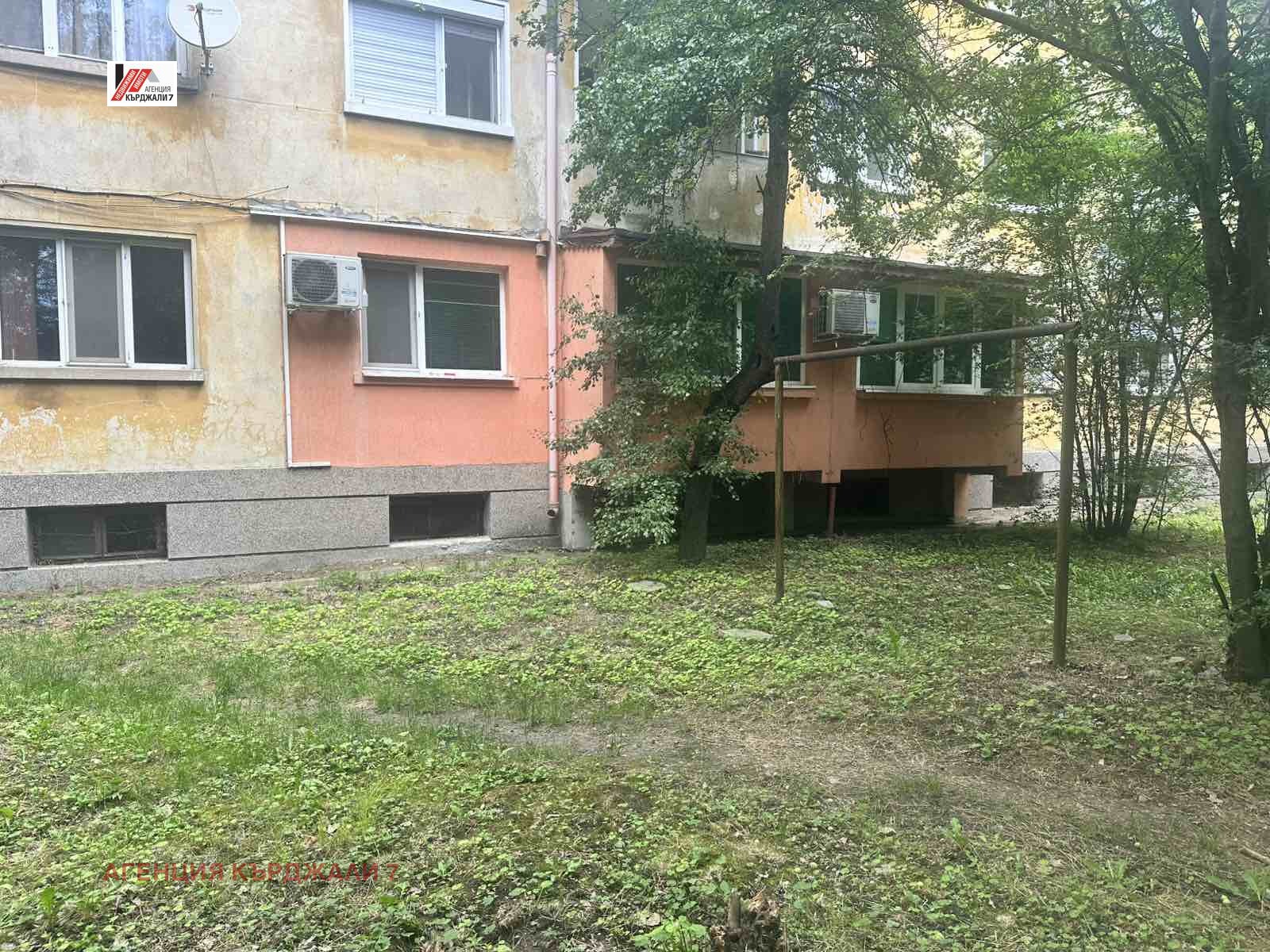 Продава 2-СТАЕН, гр. Кърджали, Център, снимка 15 - Апартаменти - 55609774