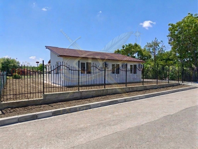 Продава КЪЩА, с. Ливада, област Бургас, снимка 2 - Къщи - 55230309