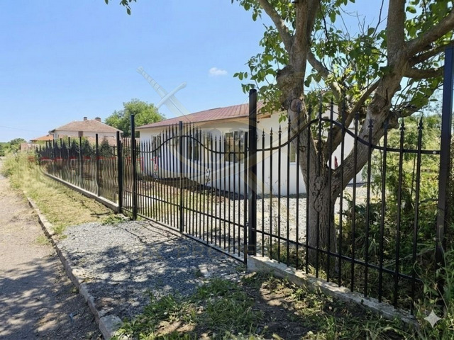 Продава КЪЩА, с. Ливада, област Бургас, снимка 14 - Къщи - 55230309