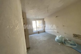 2-стаен град Варна, Погреби