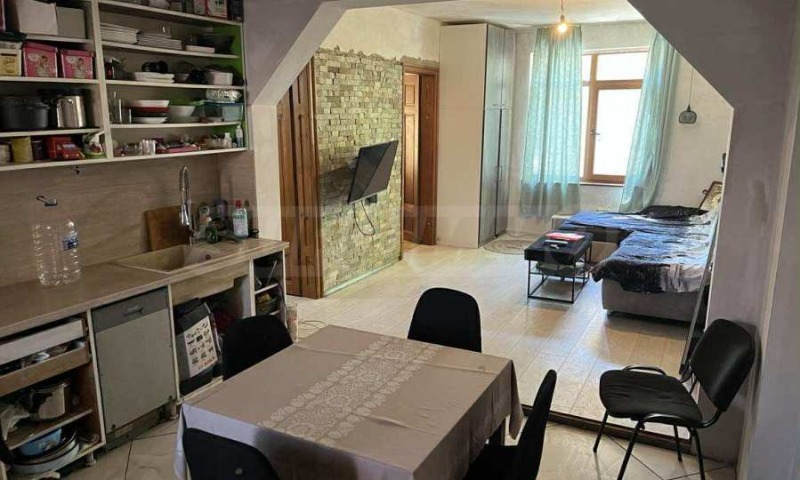 Продава ЕТАЖ ОТ КЪЩА, гр. Пловдив, Център, снимка 3 - Етаж от къща - 53493119