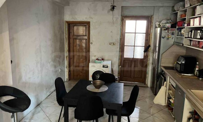 Продава ЕТАЖ ОТ КЪЩА, гр. Пловдив, Център, снимка 7 - Етаж от къща - 53493119