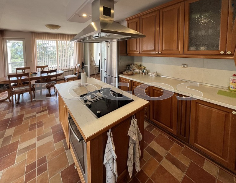 Продава 4-СТАЕН в град Варна, Бриз - 190 кв.м / 418 000 € » 817 536.94 лв., ЛОГОС
