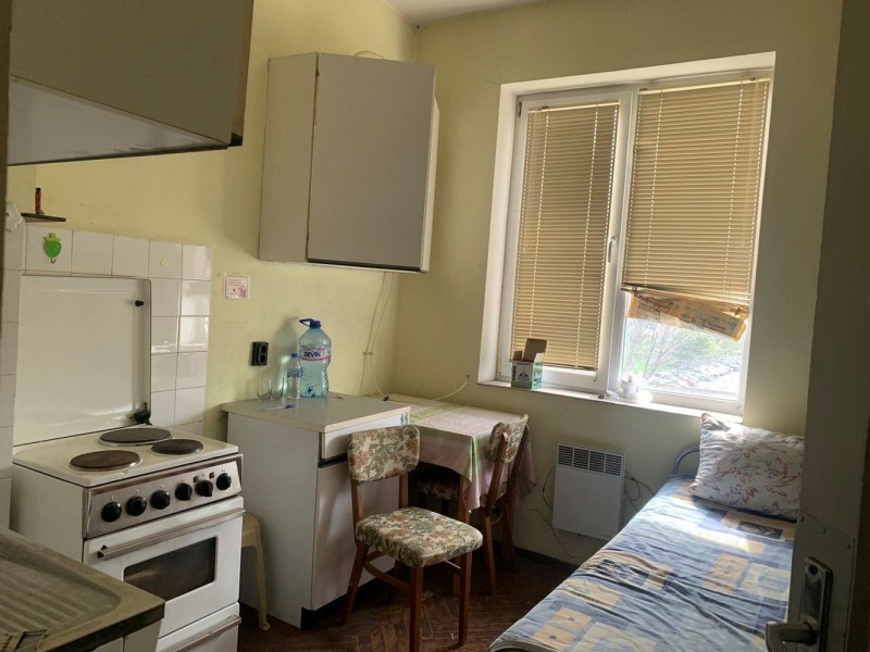 Продава  3-стаен град Перник , Изток , 90 кв.м | 71196303