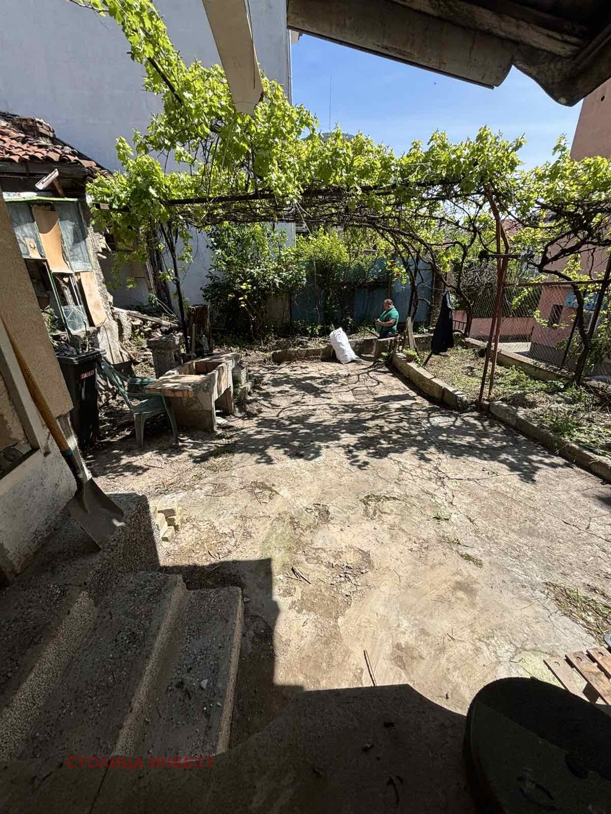 Продава КЪЩА, гр. Русе, Ялта, снимка 2 - Къщи - 54351904