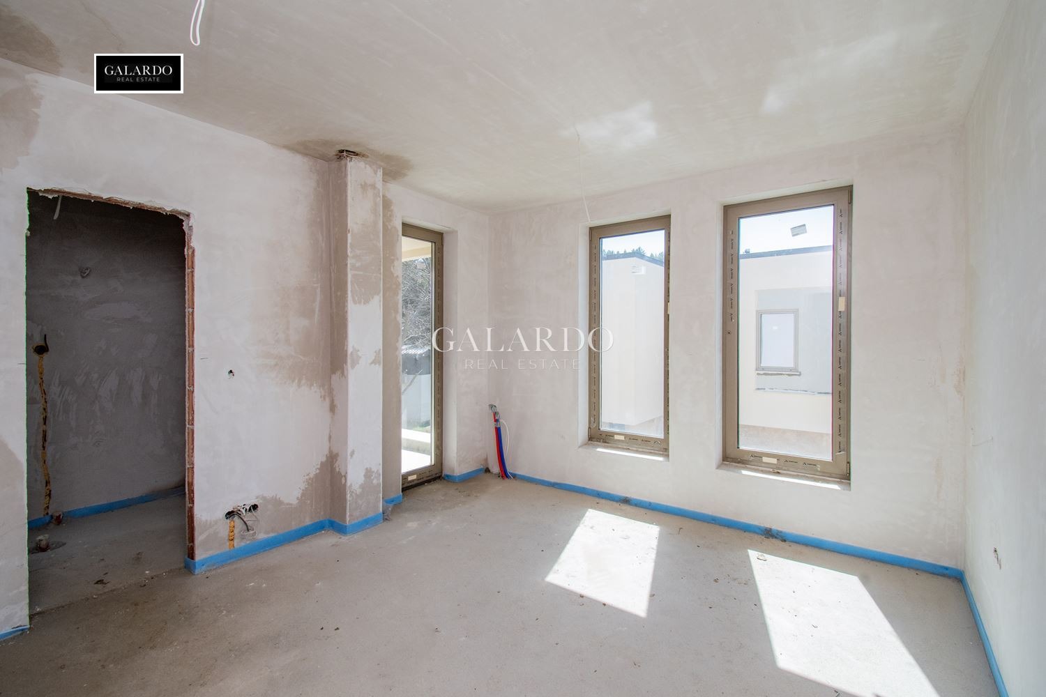Продава КЪЩА, гр. София, м-т Детски град, снимка 4 - Къщи - 56017258