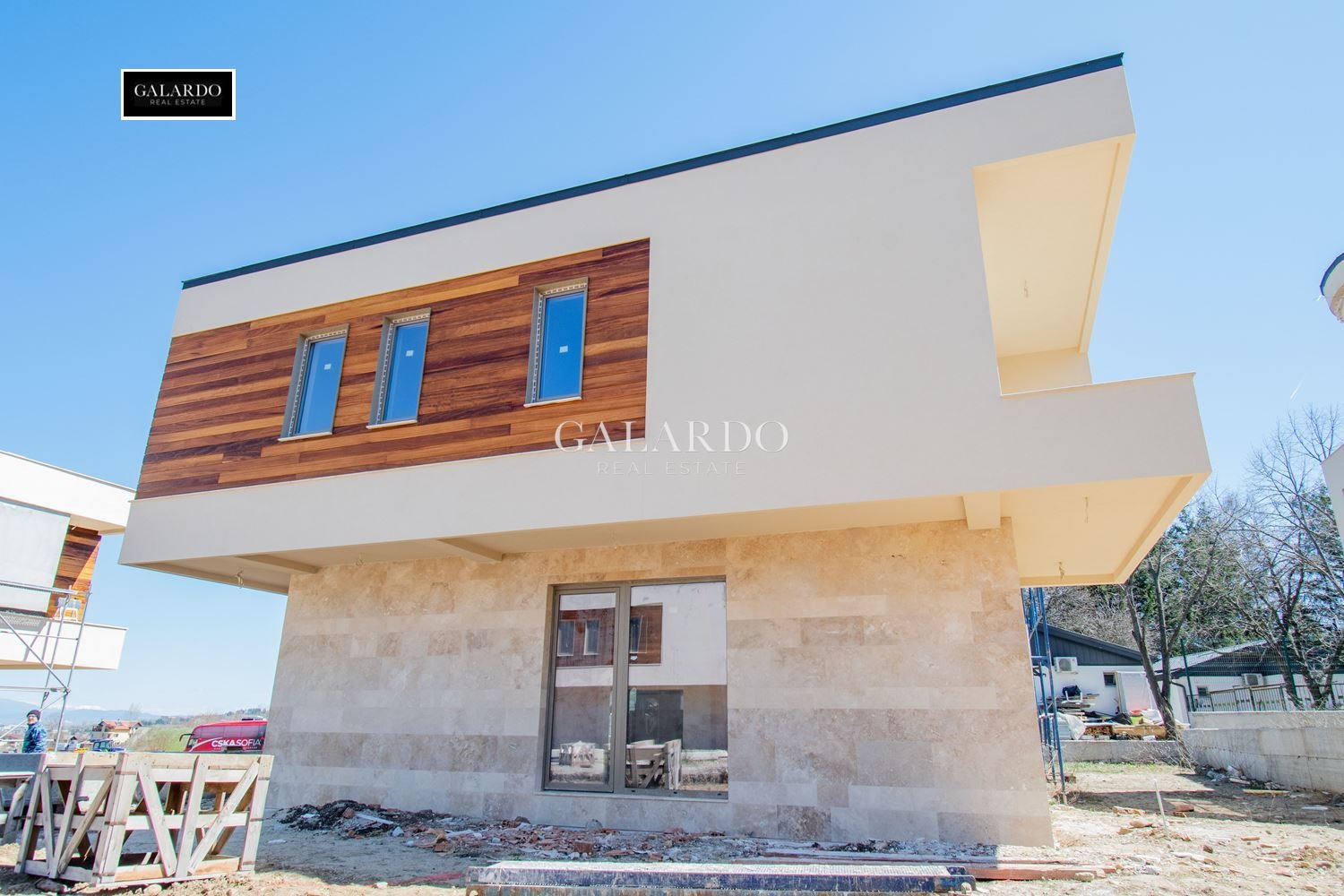 Продава КЪЩА, гр. София, м-т Детски град, снимка 2 - Къщи - 56017258