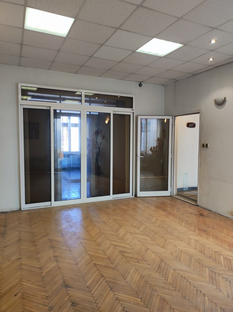 Продава МНОГОСТАЕН в град София, Център - 180 кв.м / 500 000 € » 977 915.00 лв., АСТЕЛЛА-95 ЕООД