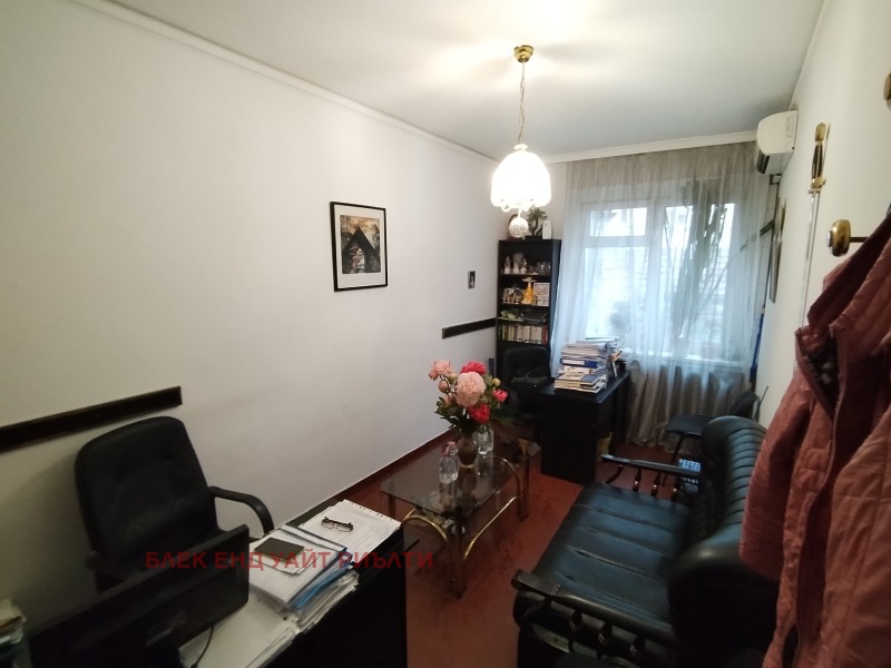 Продава 4-СТАЕН, гр. София, Център, снимка 3 - Апартаменти - 52808268