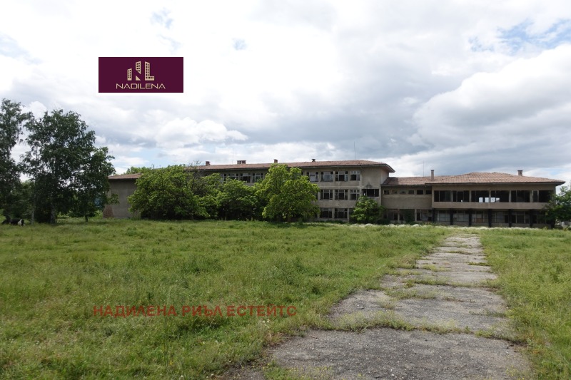 Продава ХОТЕЛ в област Кюстендил, с. Стоб - 2667 кв.м / 430 000 € » 841 006.90 лв., НАДИЛЕНА РИЪЛ ЕСТЕЙТС