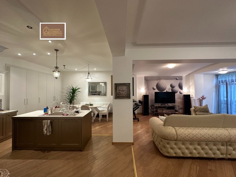 Продава  3-стаен град София , Център , 232 кв.м | 96941052