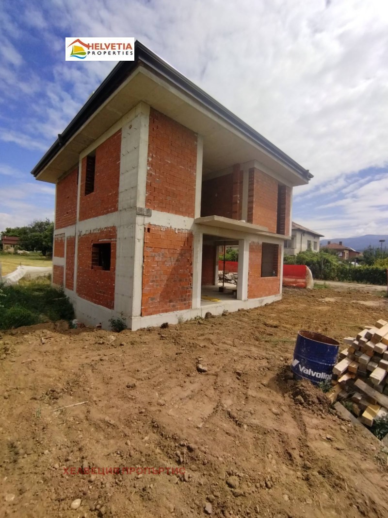 En venta  Casa región Kyustendil , Kocherinovo , 160 metros cuadrados | 77760033 - imagen [2]