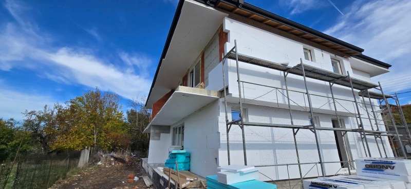 Продава КЪЩА, област София, гр. Костинброд • 285000 € / 557411.55 лв. • 75738381 1