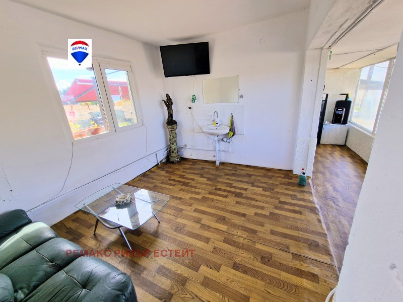 Продава БИЗНЕС ИМОТ, с. Бъзън, област Русе, снимка 11 - Други - 52272491