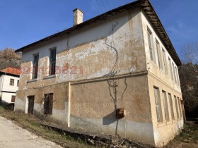 Maison Pechtera, région Pernik 3