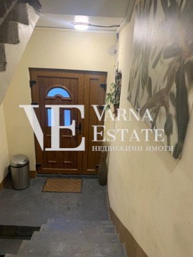 Hus Vinica, Varna 11