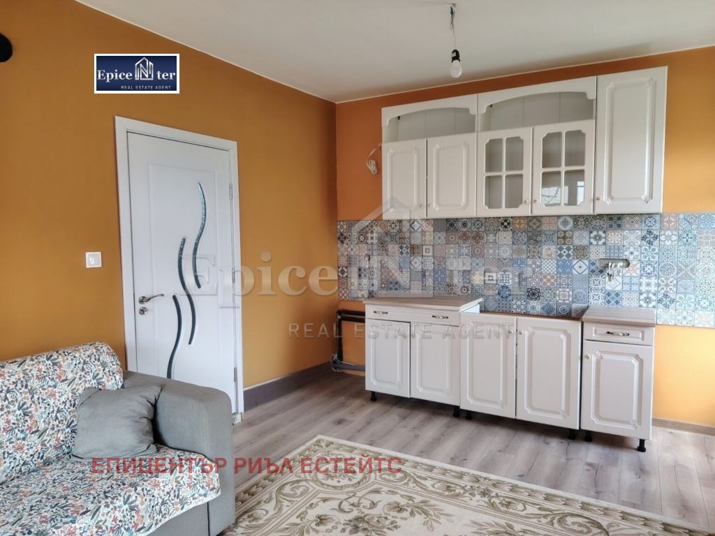 Продава КЪЩА, с. Извор, област Перник