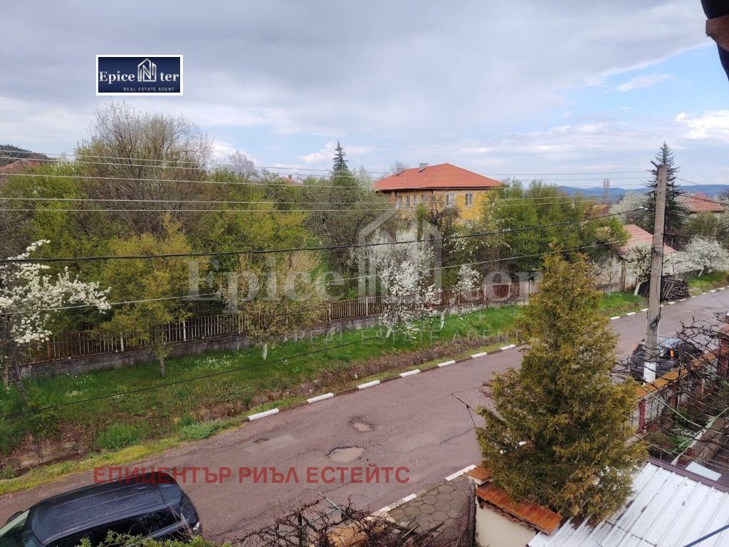 Продава КЪЩА, с. Извор, област Перник, снимка 11 - Къщи - 54254114