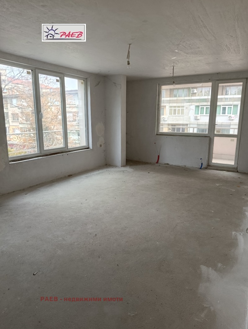 À venda  2 quartos Ruse , Chirok centar , 148 m² | 46031026