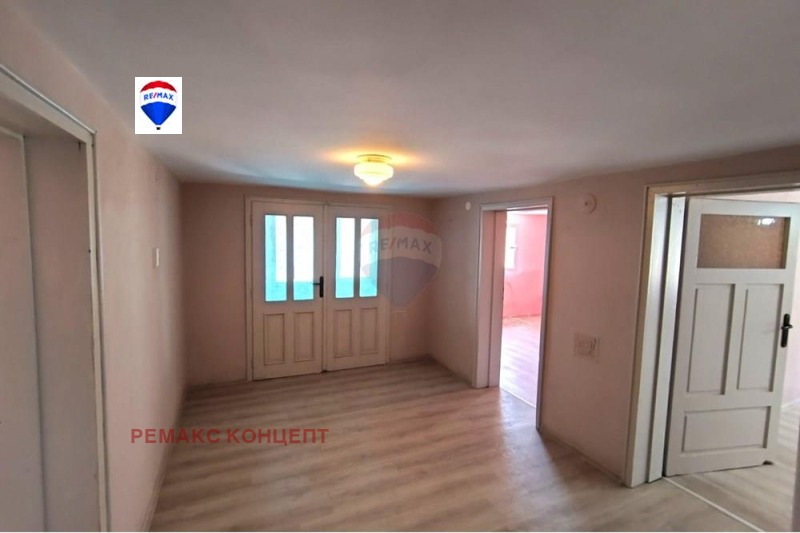 Продава  Етаж от къща град Шумен , Макак , 80 кв.м | 72540710 - изображение [8]