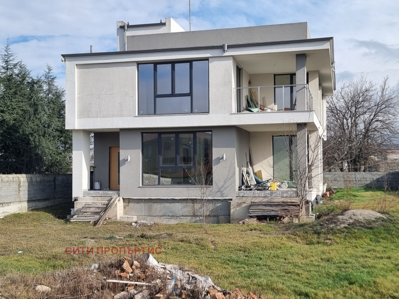 Продава КЪЩА в град Благоевград, Грамада - 250 кв.м / 340 000 € » 664 982.20 лв., СИТИ ПРОПЪРТИС