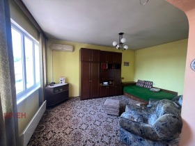 Podlaha domu Novi pazar, oblast Shumen