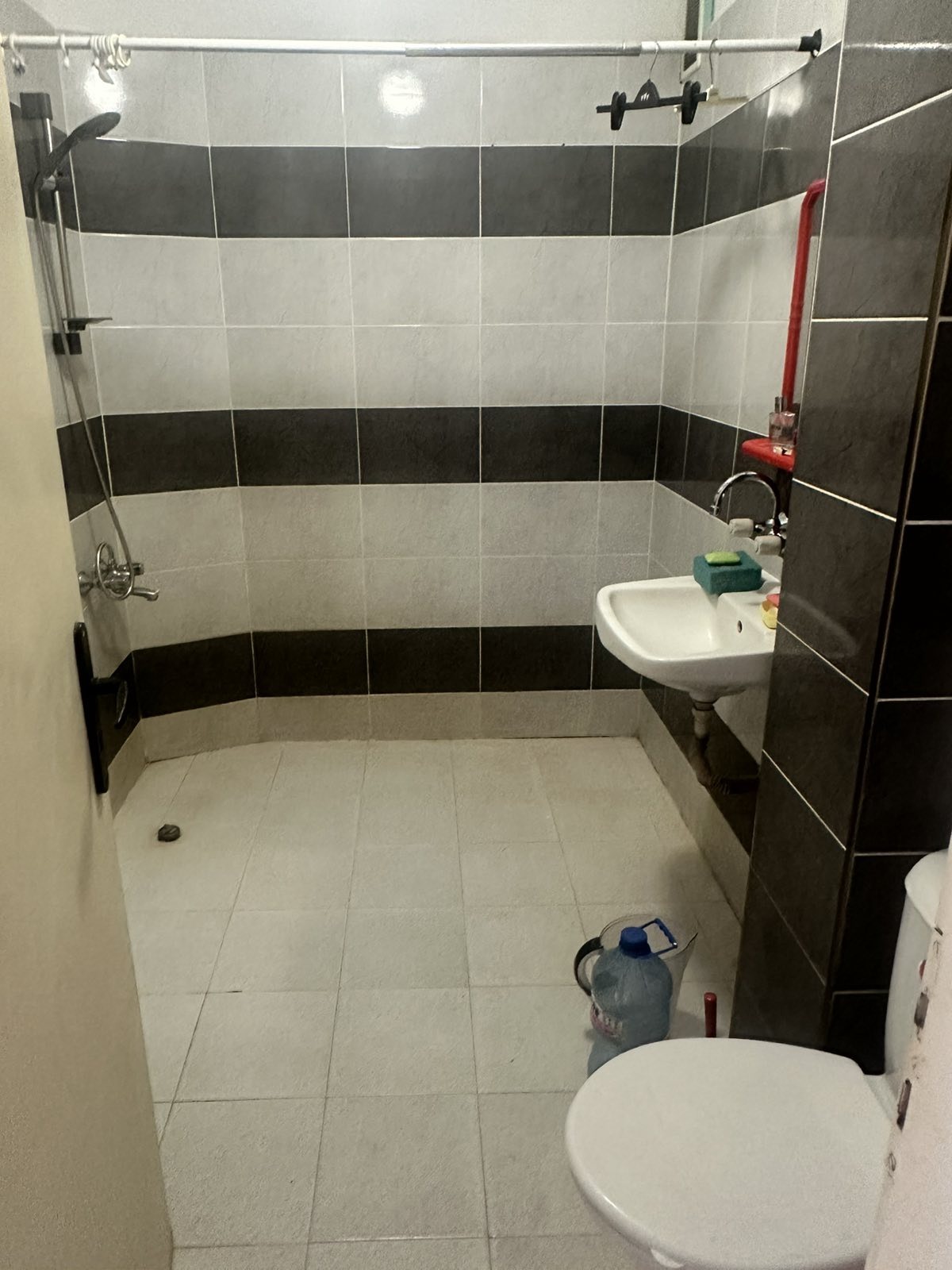 Продава МНОГОСТАЕН, гр. Кърджали, Център, снимка 14 - Апартаменти - 54937312