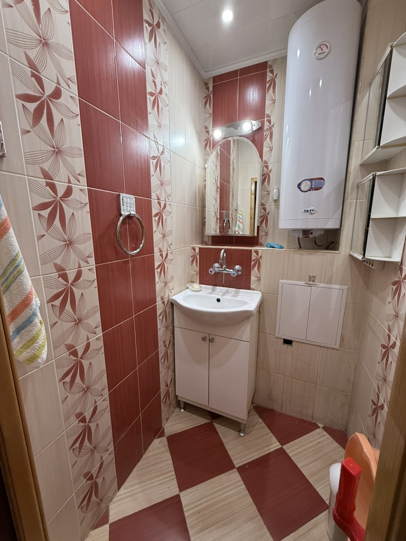 Продава  3-стаен град Варна , Възраждане 3 , 67 кв.м | 50531196 - изображение [2]