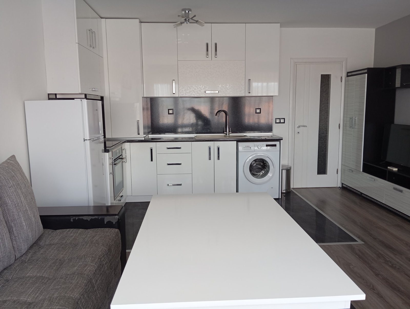 Продава 2-СТАЕН, гр. Благоевград, Освобождение, снимка 2 - Апартаменти - 53803679