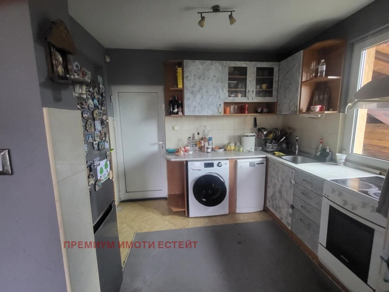 Продава КЪЩА, гр. София, с. Волуяк, снимка 2 - Къщи - 52535237