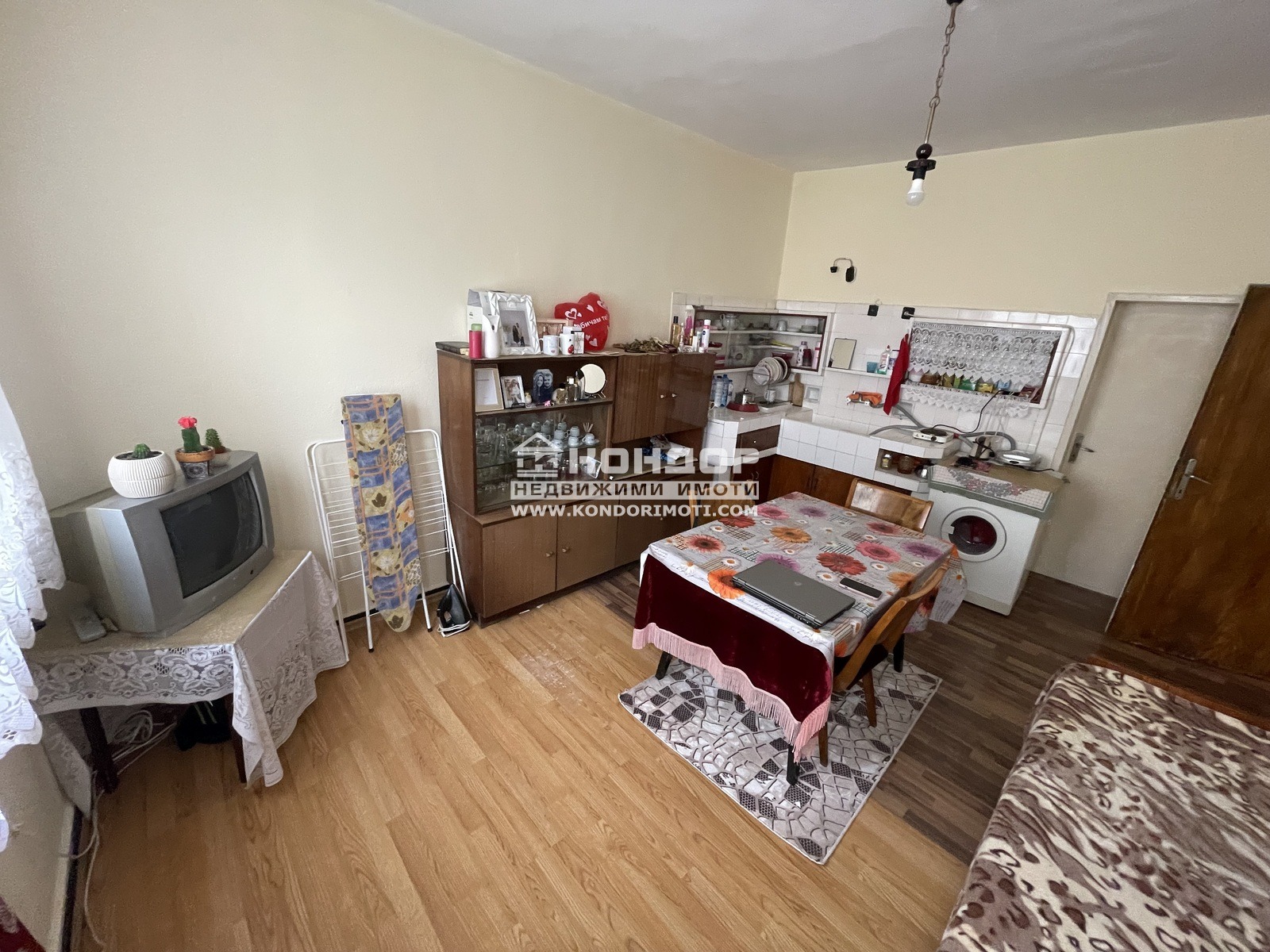 Продава ЕТАЖ ОТ КЪЩА, гр. Пловдив, Христо Смирненски, снимка 2 - Етаж от къща - 56124488