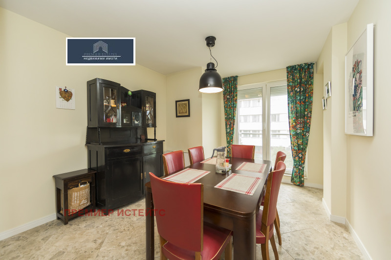 À venda  2 quartos Sofia , Centar , 117 m² | 39971239