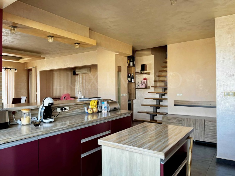 Продава МНОГОСТАЕН, гр. Бургас, Възраждане, снимка 8 - Апартаменти - 52873387