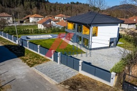 House Apriltsi, region Lovech 1