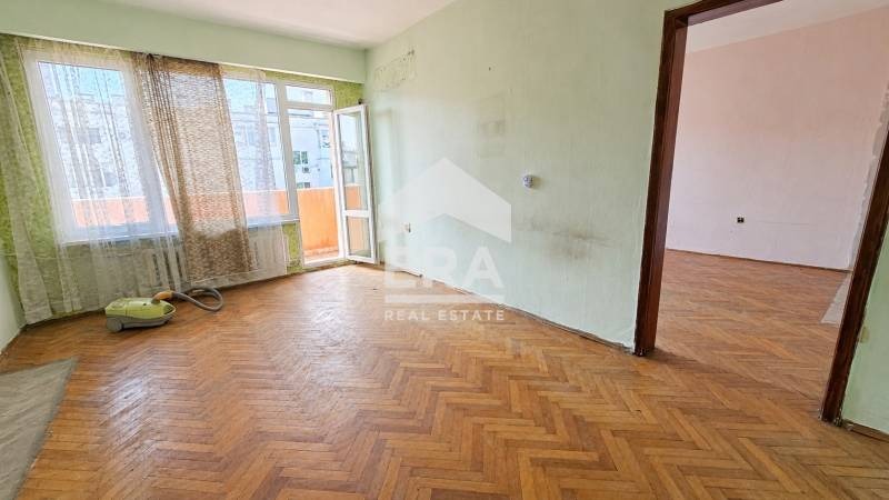 Продава 3-СТАЕН, гр. Велико Търново, Център, снимка 2 - Апартаменти - 54687959