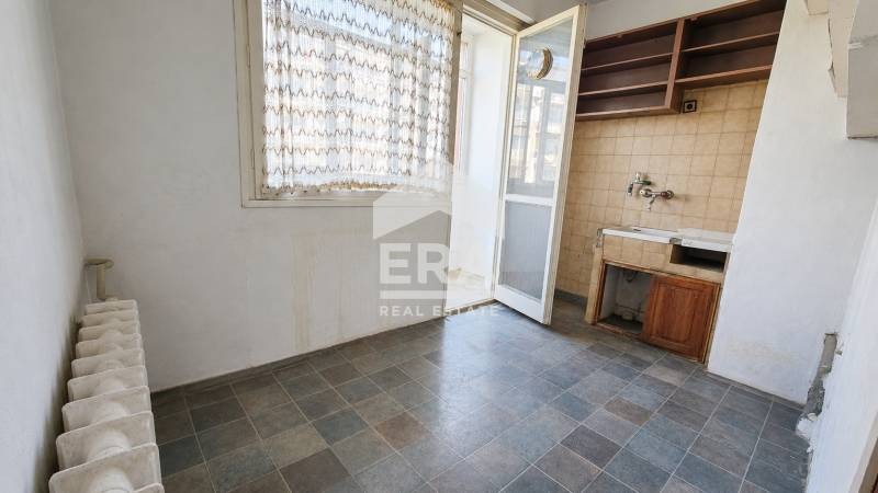 Продава 3-СТАЕН, гр. Велико Търново, Център, снимка 6 - Апартаменти - 54687959