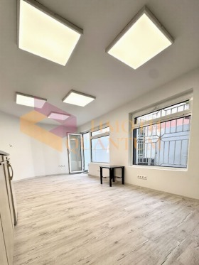 ОФИС, 90 m2
