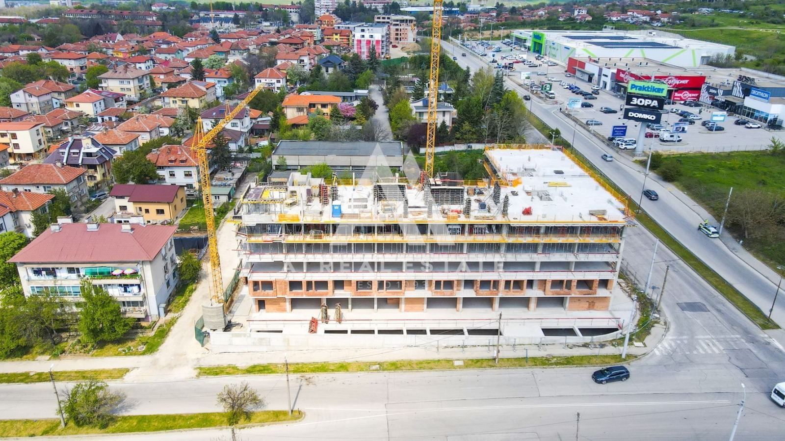 Продава МНОГОСТАЕН, гр. Плевен, Широк център, снимка 2 - Апартаменти - 54331004