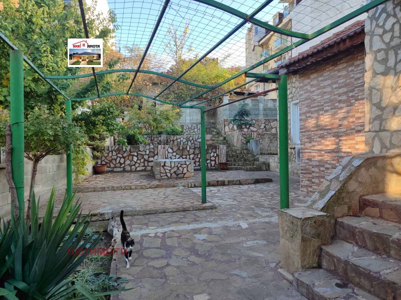 Продава КЪЩА, гр. Добрич, Център, снимка 14 - Къщи - 52147701