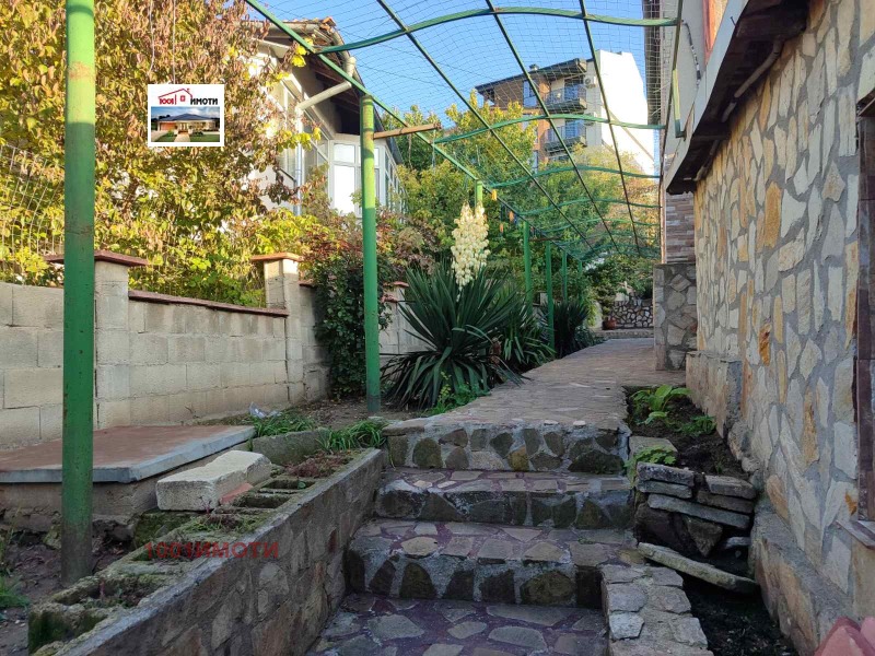 Продава КЪЩА, гр. Добрич, Център, снимка 15 - Къщи - 52147701