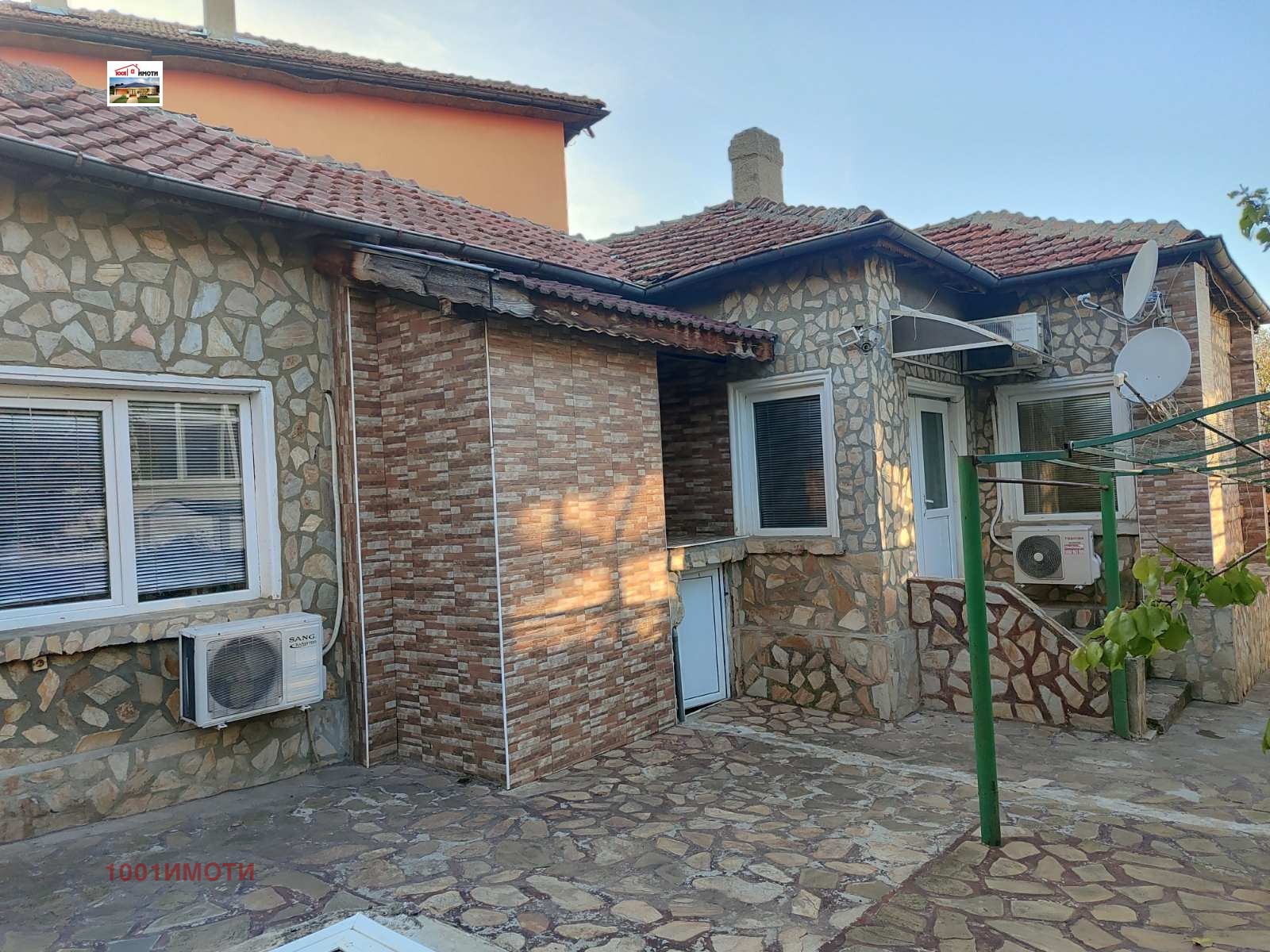 Продава КЪЩА, гр. Добрич, Център, снимка 2 - Къщи - 52147701