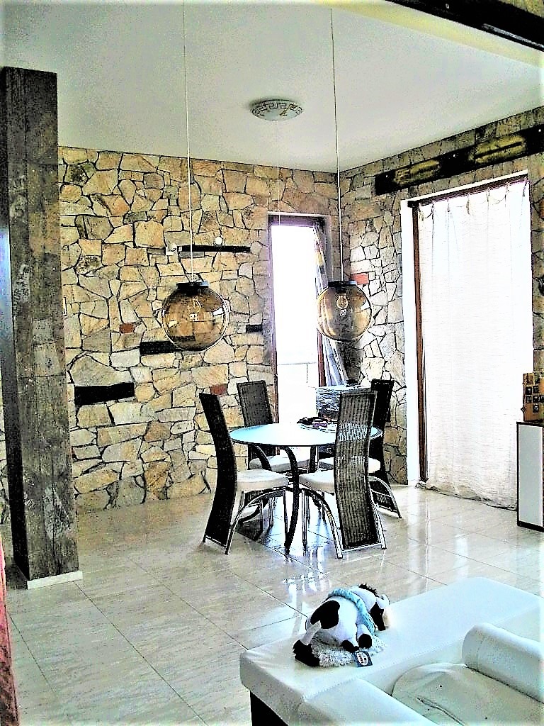 Продава МНОГОСТАЕН, гр. Бургас, Сарафово, снимка 2 - Апартаменти - 53797232