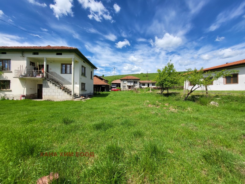 Till salu  Hus region Lovech , Aprilci , 239 kvm | 49751713 - bild [3]